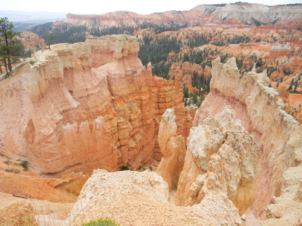 A photo of Bryce Canyon.